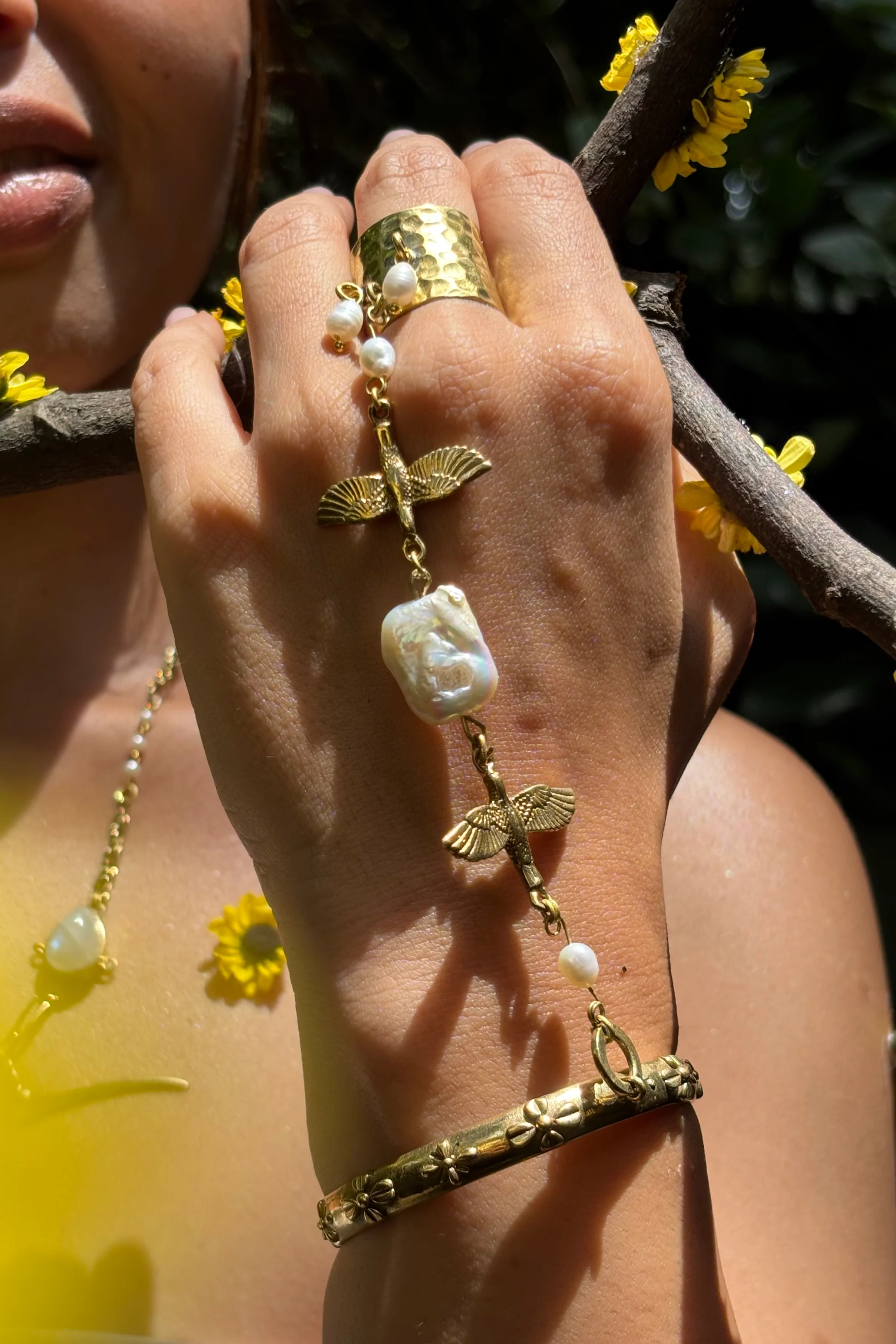 Aazaad parindey hand connector bangle - Image 3