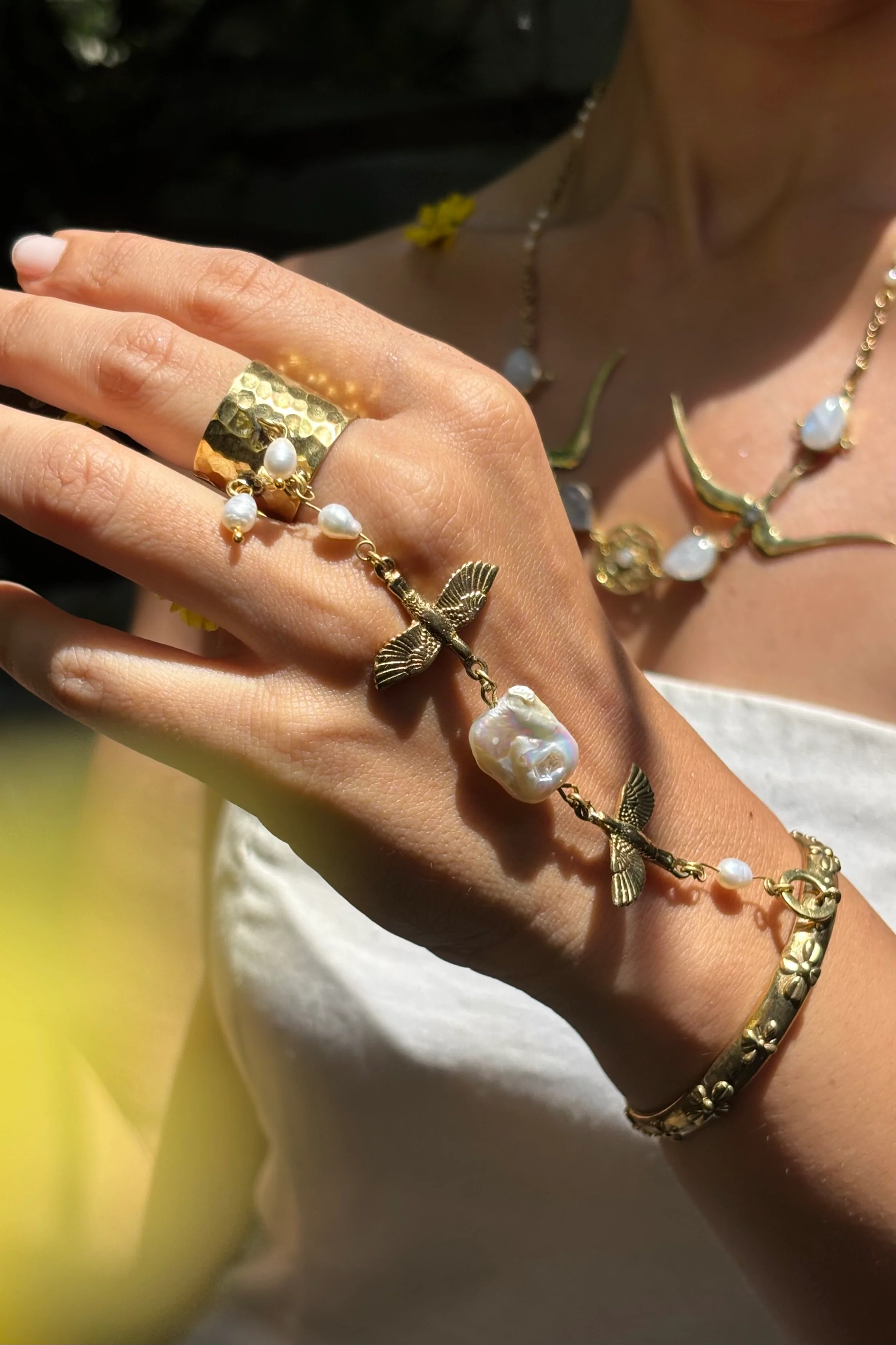 Aazaad parindey hand connector bangle - Image 4