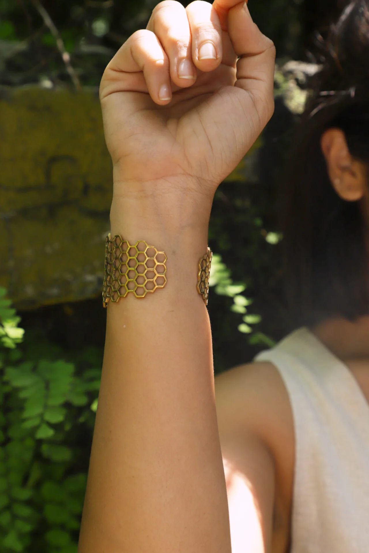 Broad Honeycomb brass bangle - Image 2