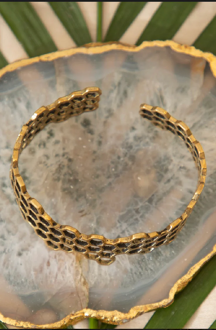 Honey comb brass bangle - Image 6