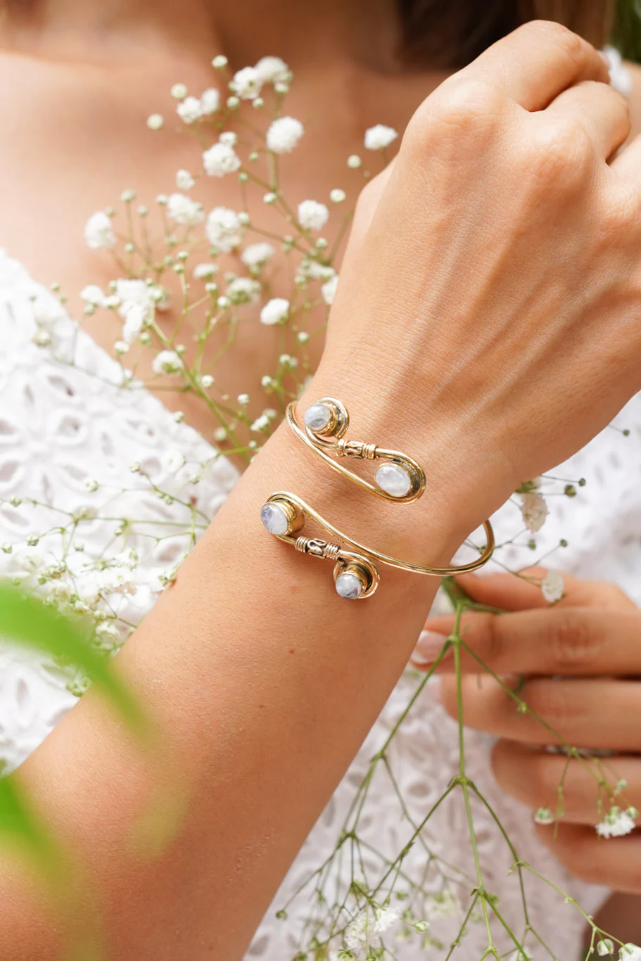 Infinity loop with moonstone. Adjustable brass bangle - Image 3