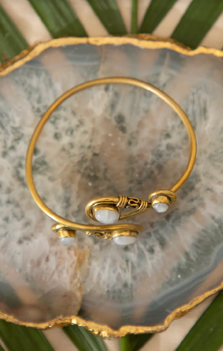 Infinity loop with moonstone. Adjustable brass bangle - Image 6