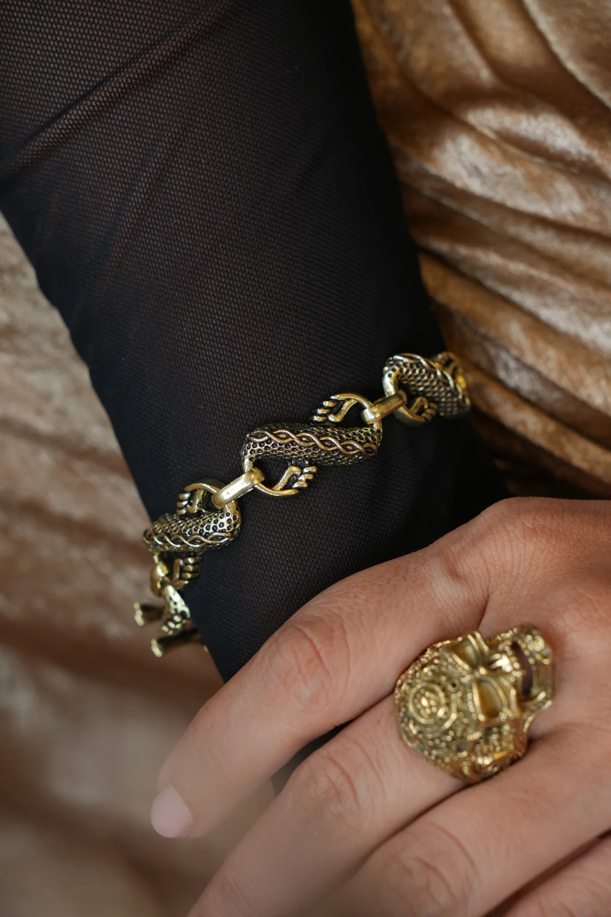 Dragon’s kiss . Relaxed fit bracelet