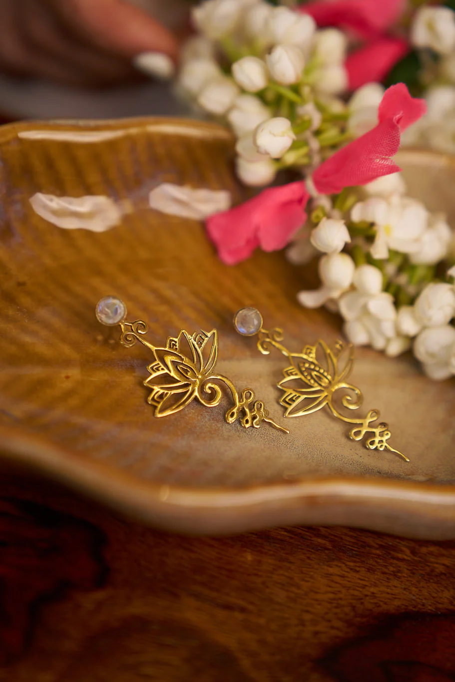 Lumina stud brass earrings - Image 4