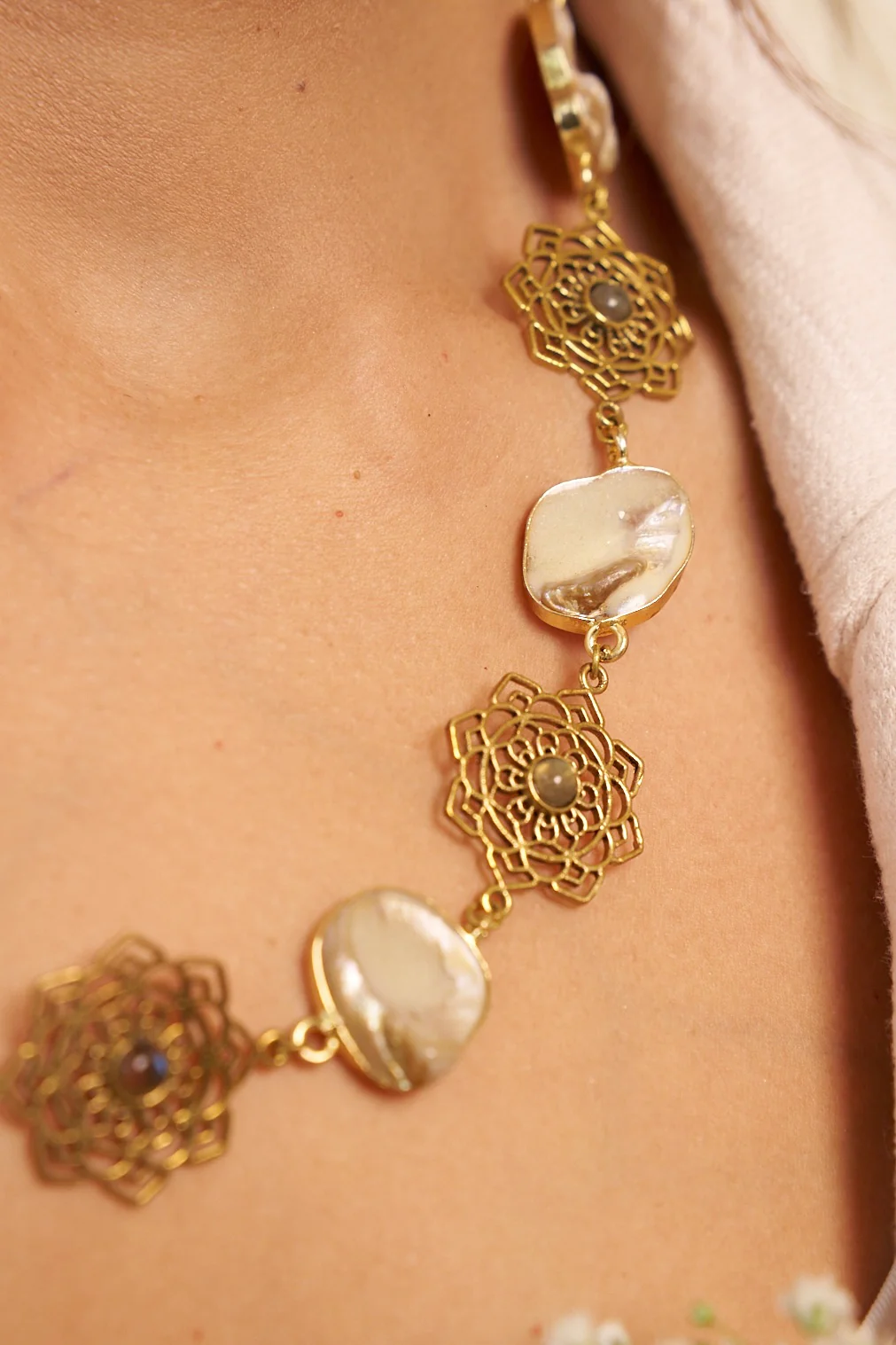 Maharani mother of pearl necklace - Image 3