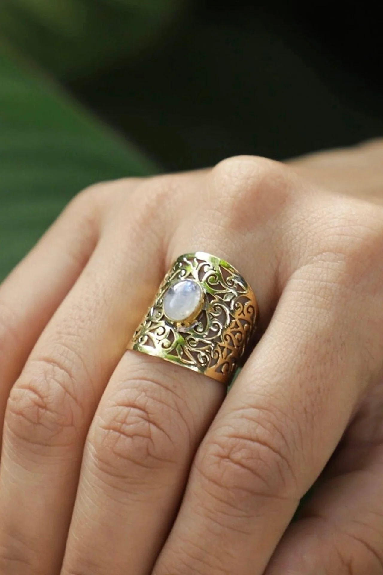 Persian moonstone ring. Non adjustable. Size 5-8 - Image 2
